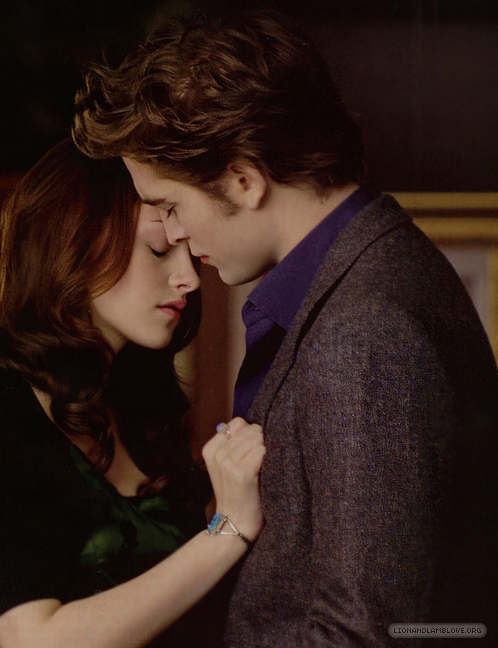 Robert Pattinson as Edward Cullen and Kristen Stewart as Bella Swan in New